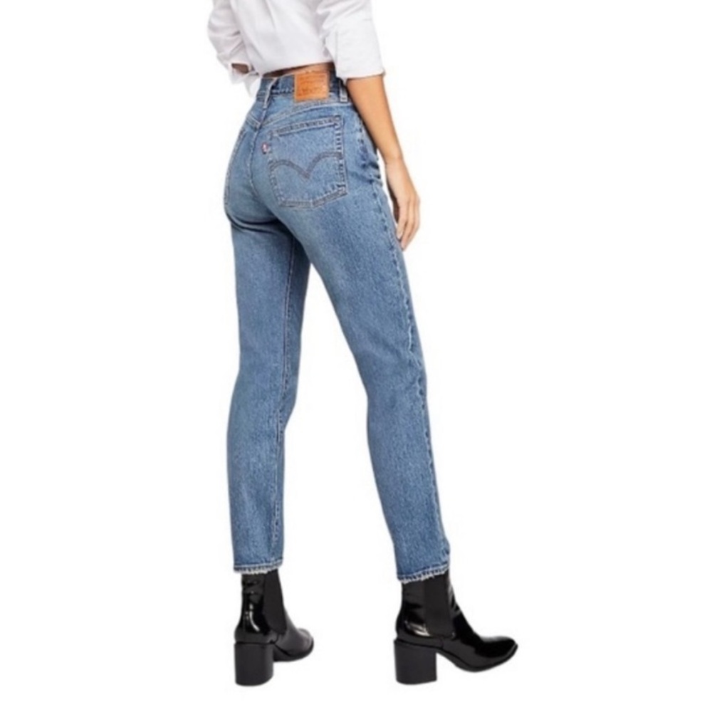 Levi's Wedgie Icon Light Medium Wash Jeans 24